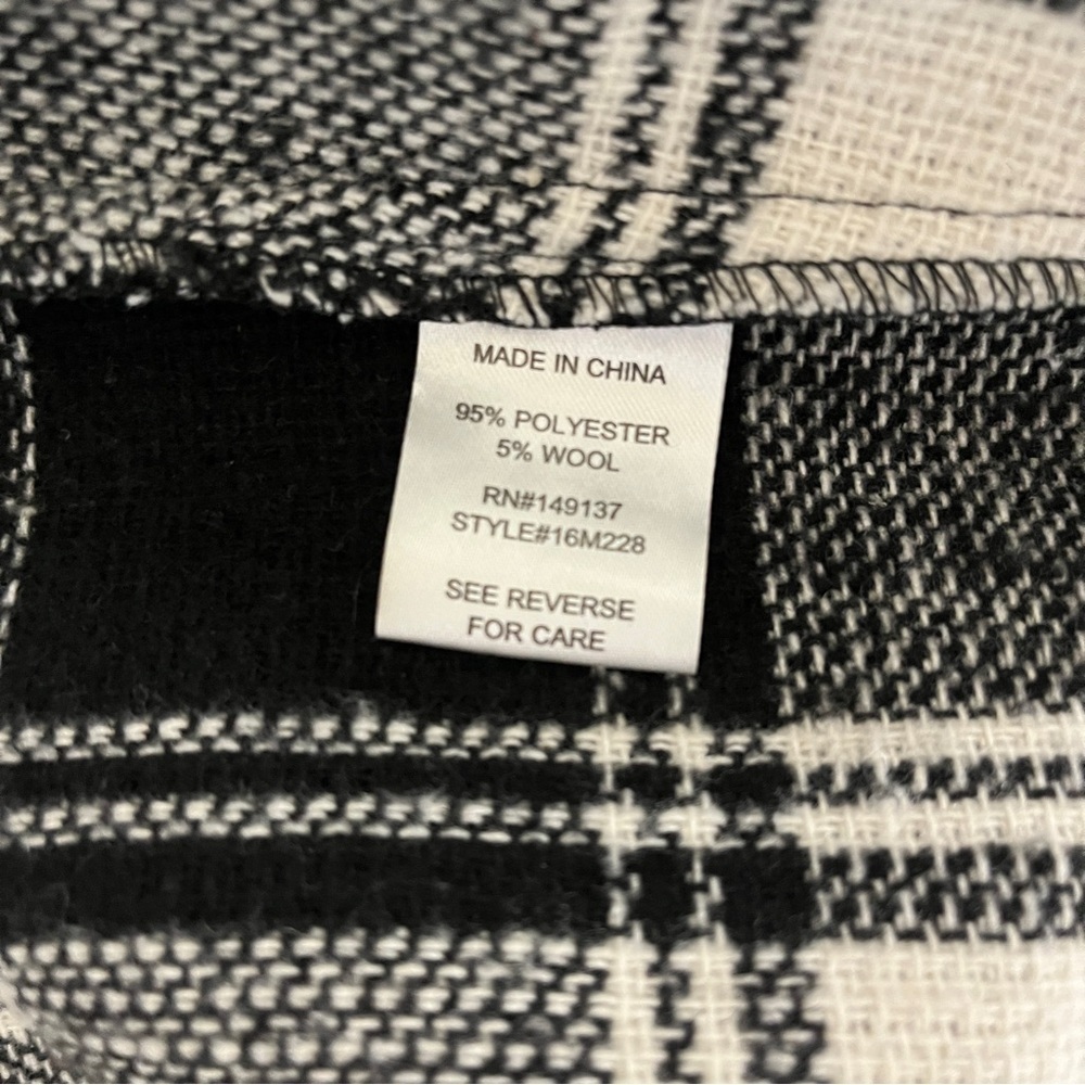 Altar'd State Black Cream Plaid Waterfall Hooded Vest Fringe Small - Picture 5 of 9